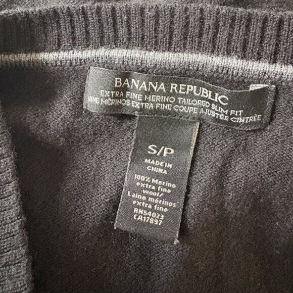 Banana Republic Black V-Neck 100% Merino Wool Sweater Size Small Men's Preppy - Picture 4 of 6